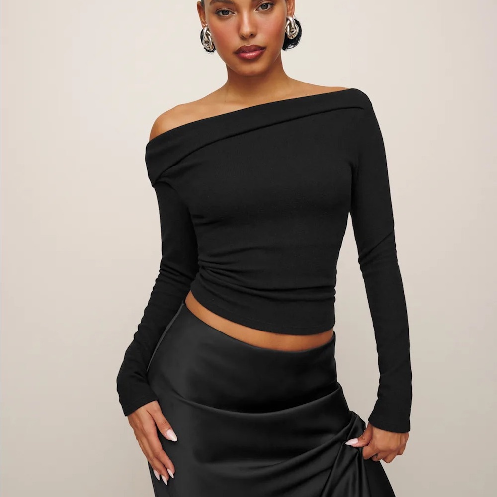 Reformation Elio Off The Shoulder Asymmetric Knit Top in Black